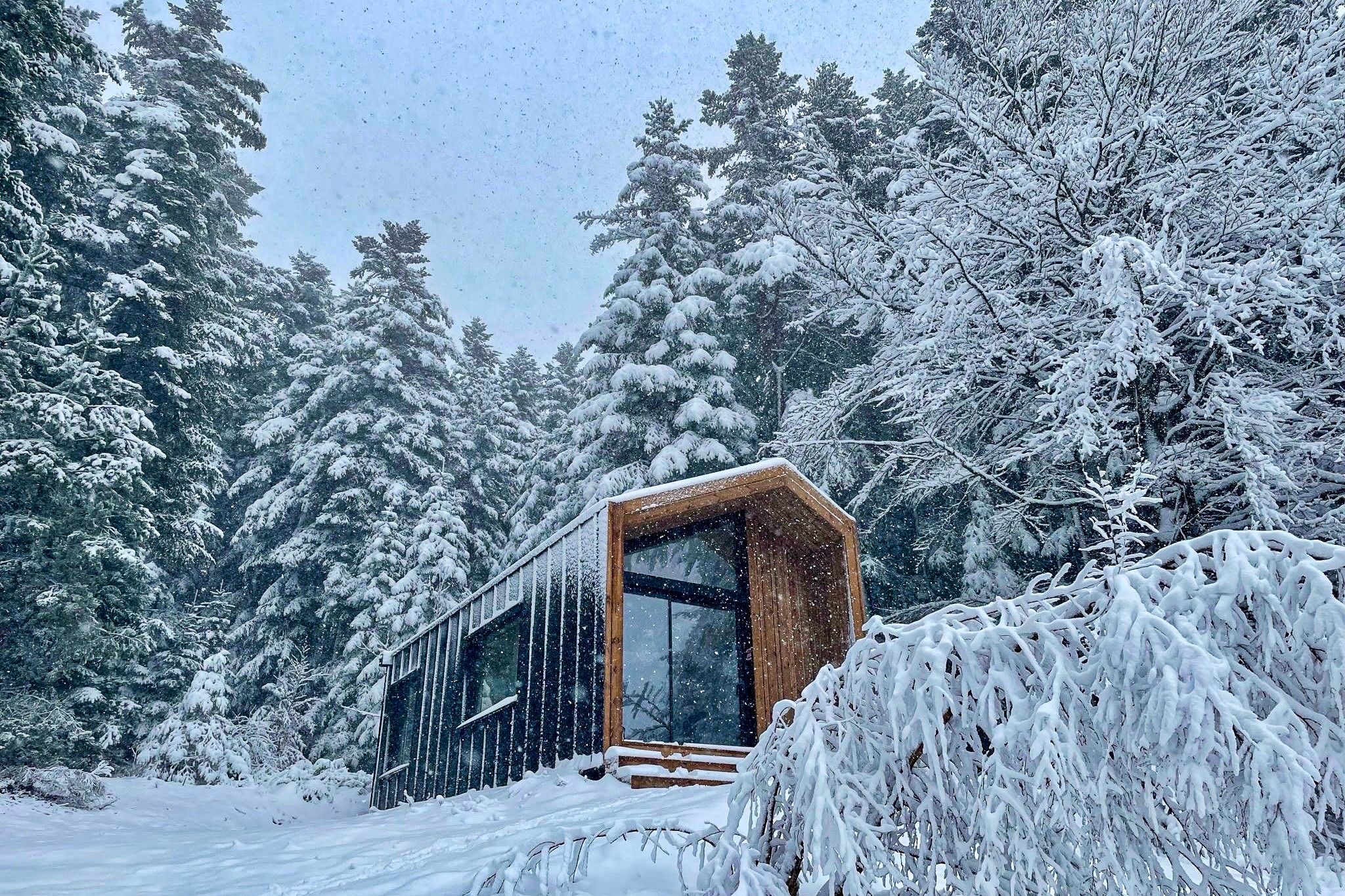 Studio de jardin à la neige par Woodvolum