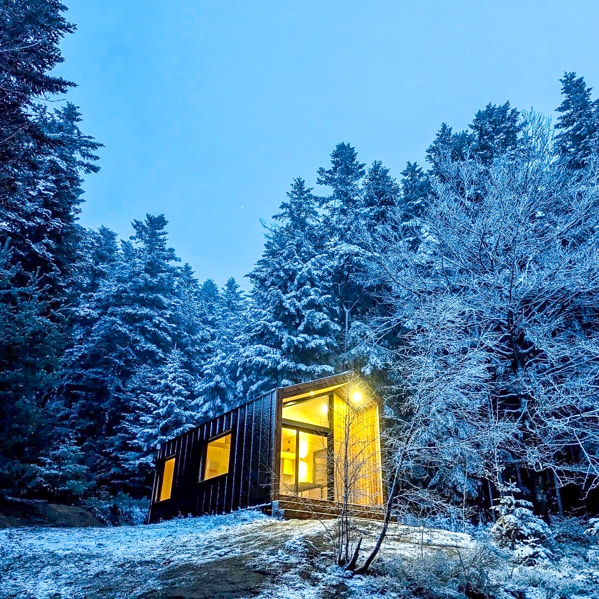 Studio de jardin à la neige par Woodvolum