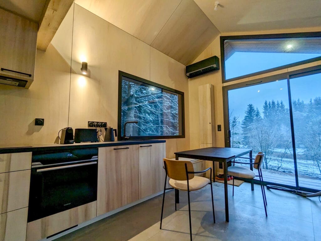 Studio de jardin à la neige par Woodvolum